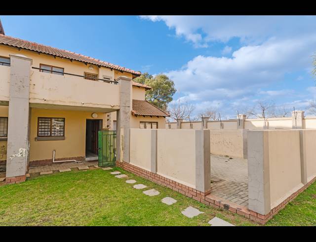 3 BEDROOM APARTMENT FOR SALE IN HALFWAY GARDENS